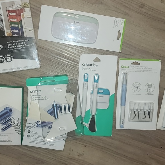 Circut bundle - Picture 3 of 3